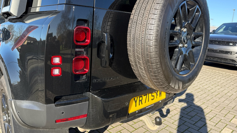 Land Rover Defender 3.0 D250 SE 90 3dr Auto Diesel Estate